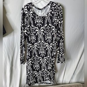 HiMone Black & White Long Sleeve  Dress